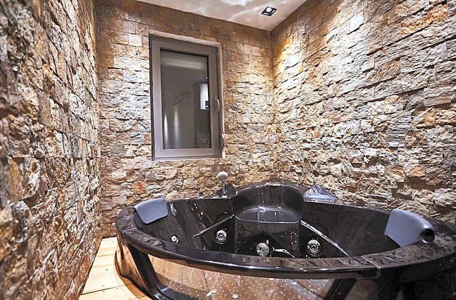 One Luxury Suites