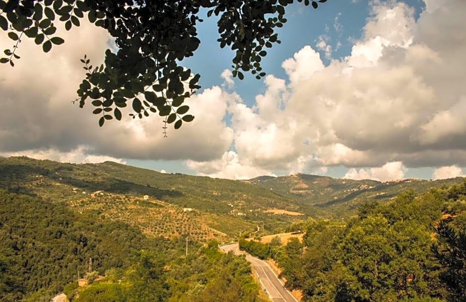 Casale storico nella campagna cilentana