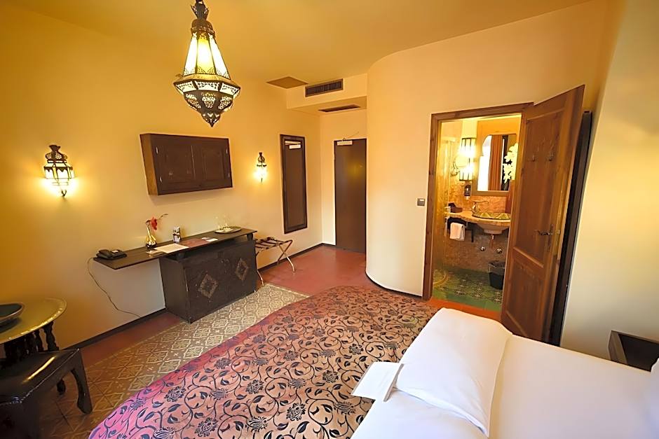 Hotel Villa Oriental & Restaurant                                               
