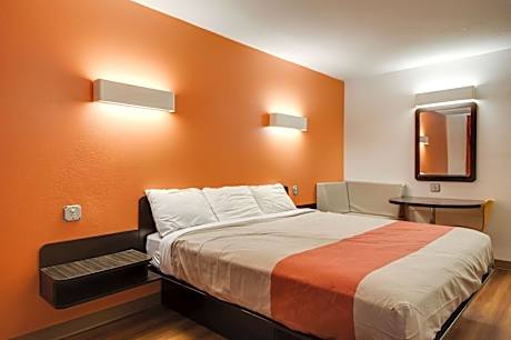 King Room - Disability Access - Non-Smoking