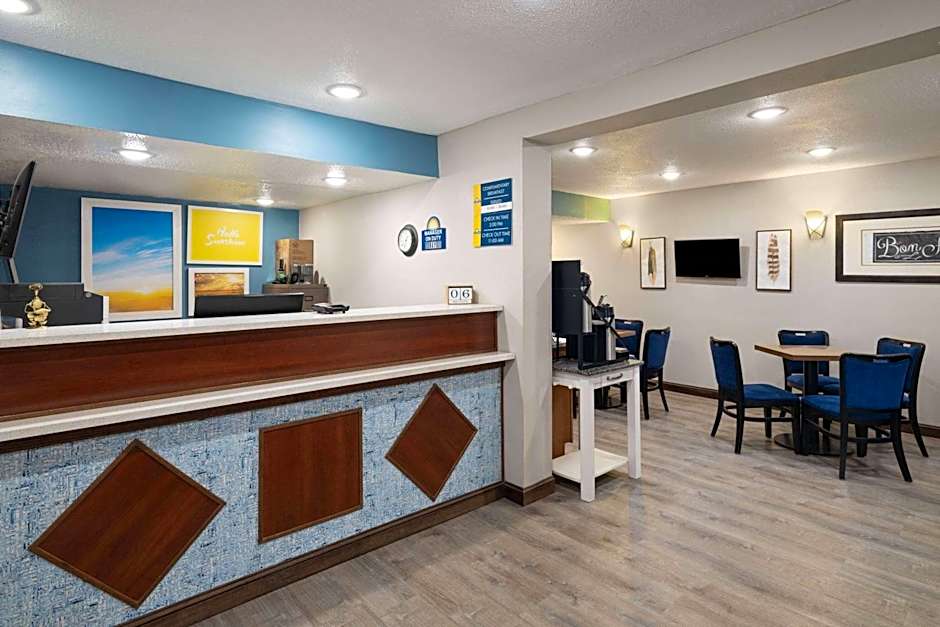 Days Inn & Suites by Wyndham Kokomo