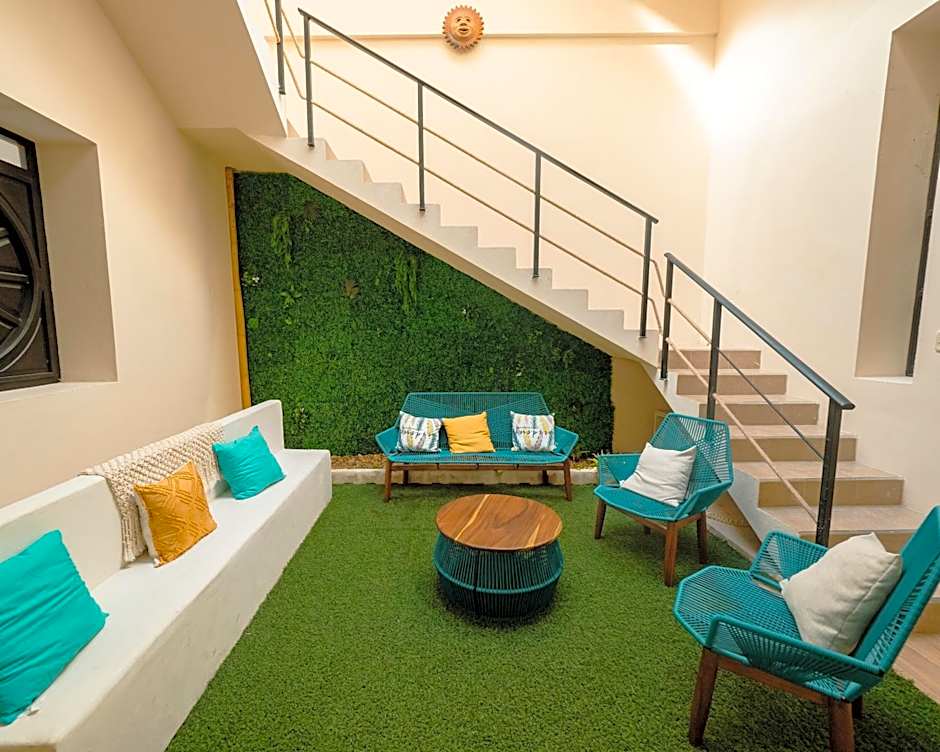 Nido Colibrí - Private Rooms and hostel Dorms in Remate de Paseo Montejo