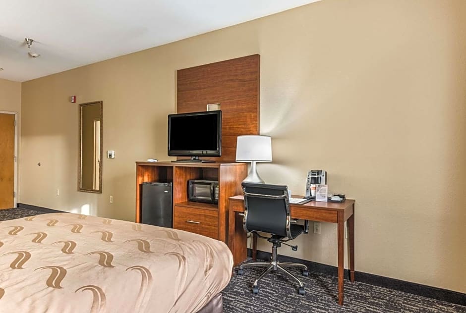 Quality Inn & Suites Hendersonville - Flat Rock