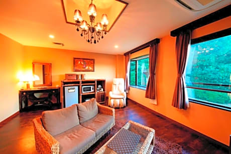 King Suite - Non-Smoking