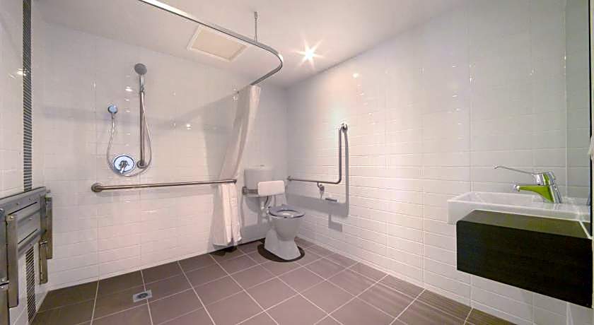 Mackay Oceanside Central Hotel