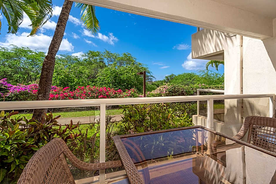 Renovated Condo - 3 Min Walk to Toes in the Sand!