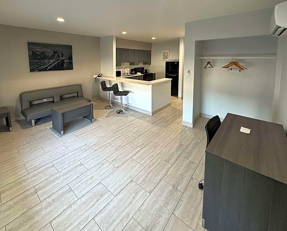 Studio 6-Englewood, FL