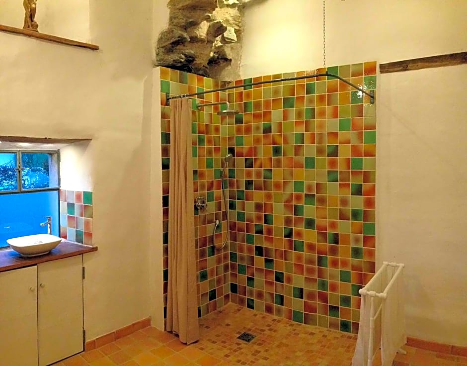 Le Manoir des Pélies Gîte et Chambres d'hôtes de charme à 7kms de Conques Spa, Piscine, Rivière, Thermes de Cransac