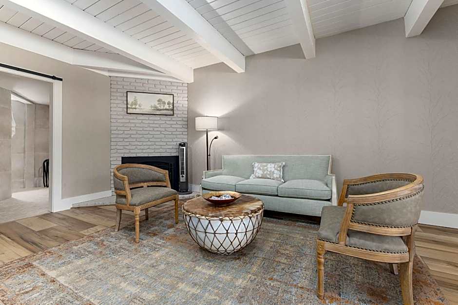 Big Pine Suite CN Lodge R#1