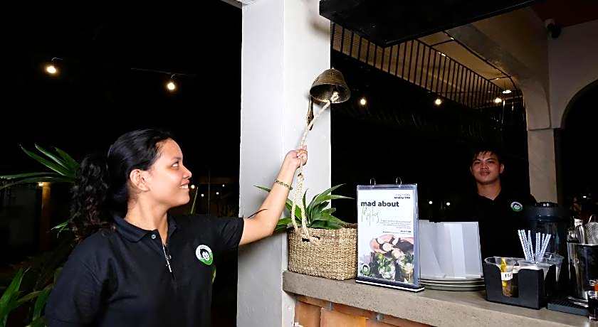 Mad Monkey Dumaguete