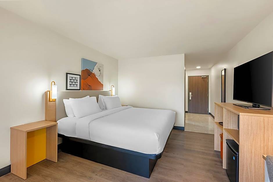 Spark by Hilton Freeport