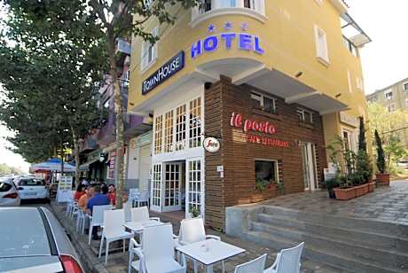Hotel Town House