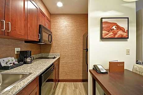 One-Bedroom Queen Suite with Two Queen Beds - Non-Smoking