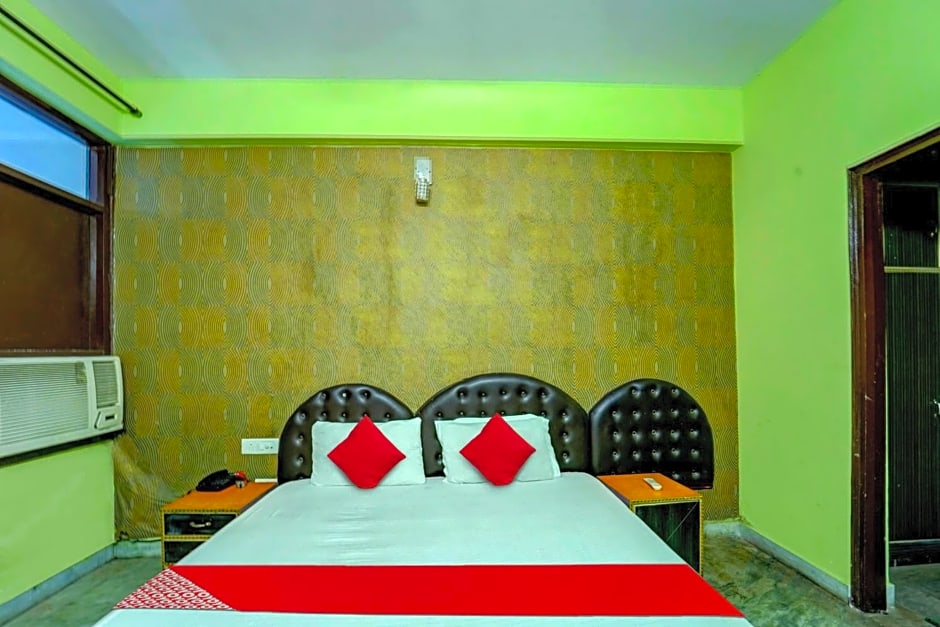 OYO Flagship Hotel New Savera