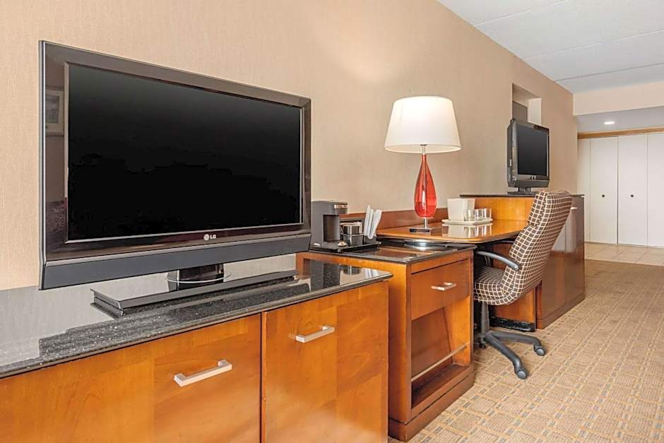 Clarion Hotel Conference Center on Lake Erie