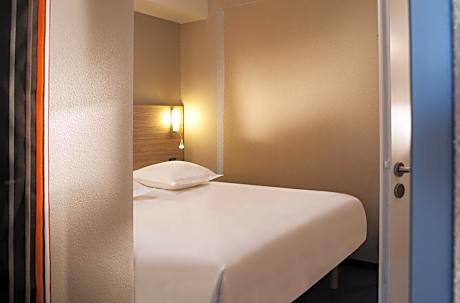 One-Bedroom Apartment (4 Adults)