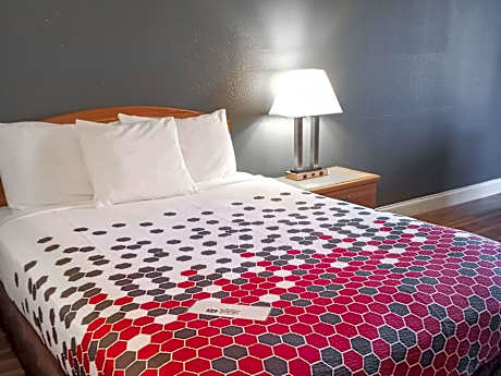 1 King Bed, Suite, Nonsmoking, Upgrade