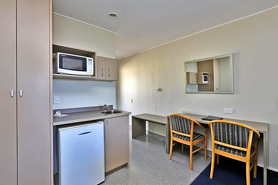 Edgewater Motor Lodge