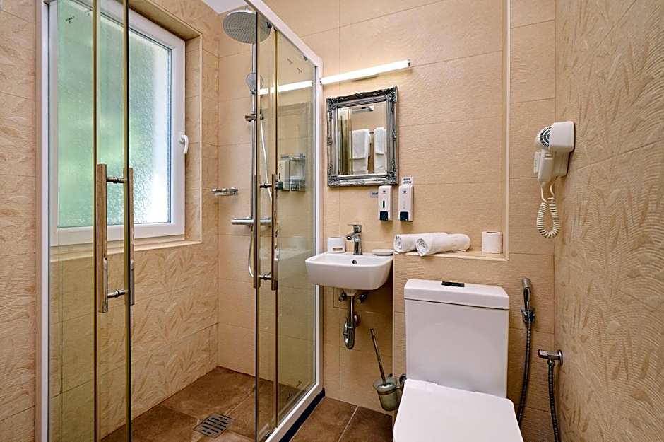 Art Green Boutique Hotel