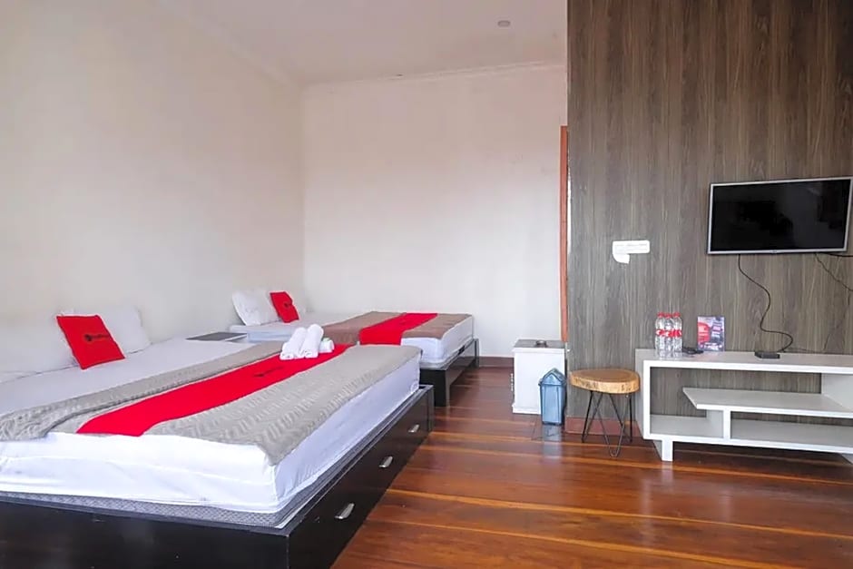 RedDoorz near Grojogan Sewu Tawangmangu