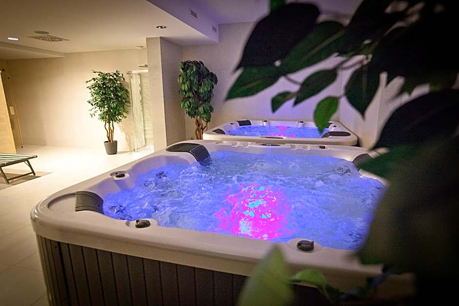 Jade Hotel-Ezüsthíd Hotel