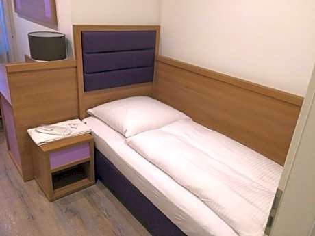 Single Room with Shared Bathroom