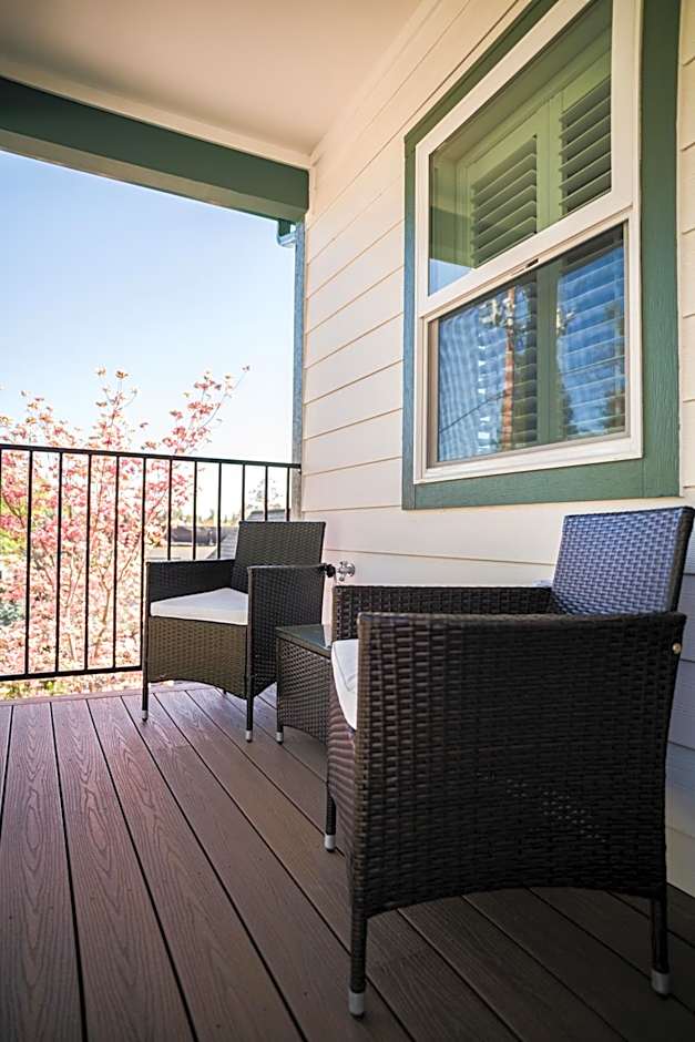 Grass Valley Courtyard Suites