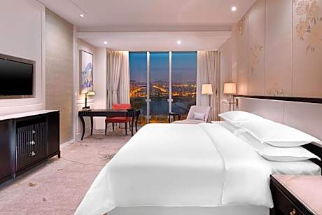 Guest room, 1 King, Mountain view