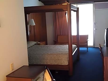 1 Bedroom with King Bed