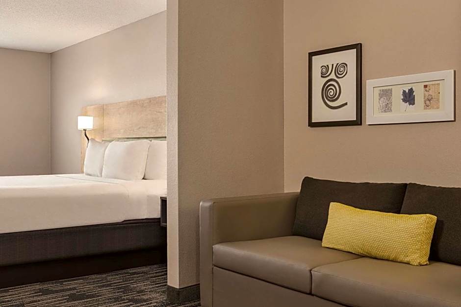 Country Inn & Suites by Radisson, St. Cloud East, MN