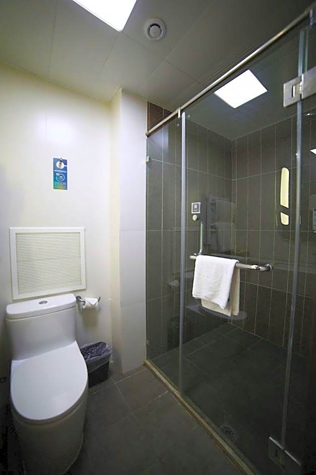 ibis Weihai Oriental New Ground  Hotel