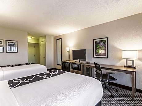 Deluxe Queen Room with Two Queen Beds