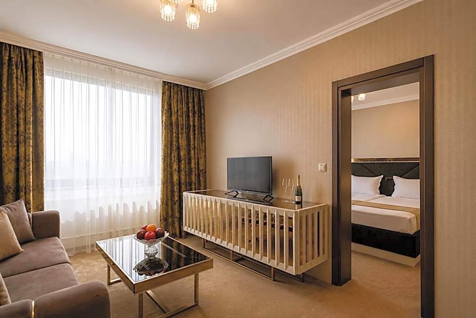 Astoria Grand Hotel