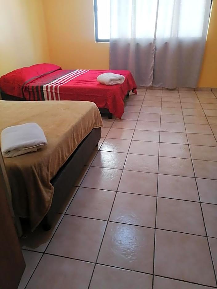Casa Vázquez , "Como en casa" , hospédate con nosotros y recibirás una atención personalizada, servicio y confort nos distingue.