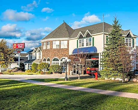 Clarion Hotel Mackinaw City Beachfront