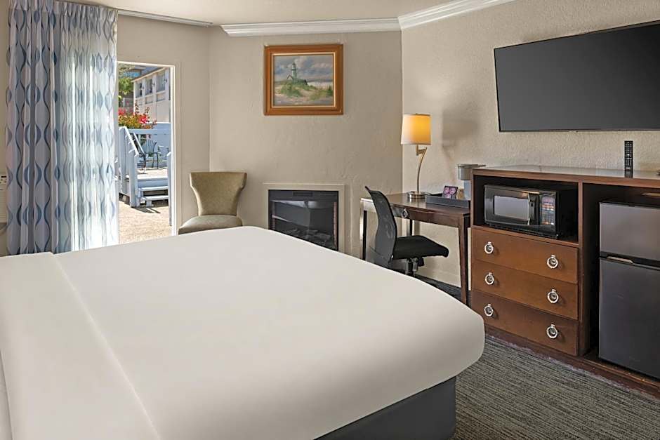 Cannery Row Inn