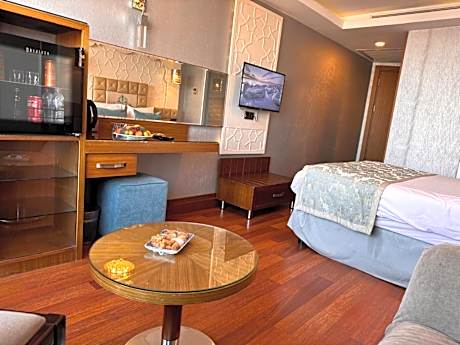 Deluxe Double Room with Balcony and Sea View