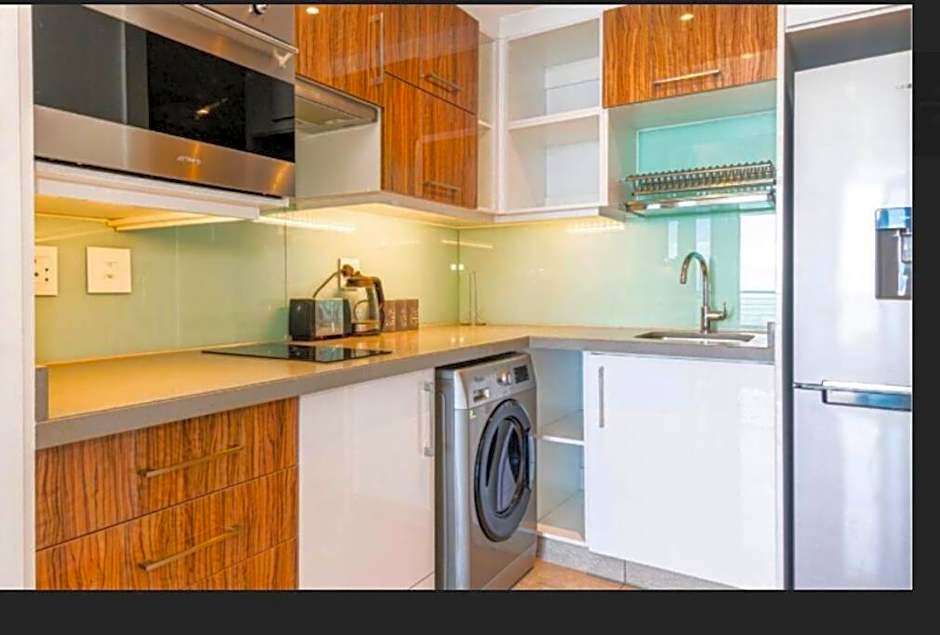 Umhlanga Lagoon Drive Top Sea Facing Unit