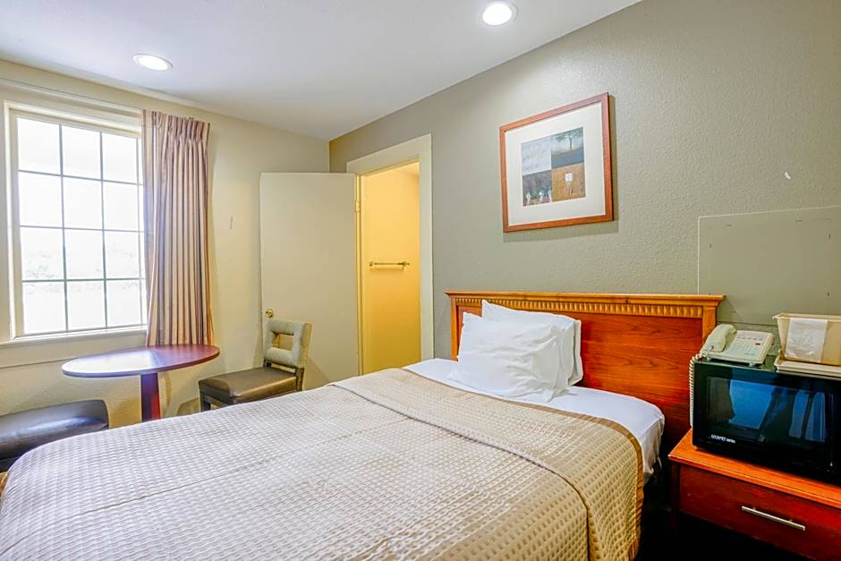 Budget Inn By OYO Natural Bridge I-81