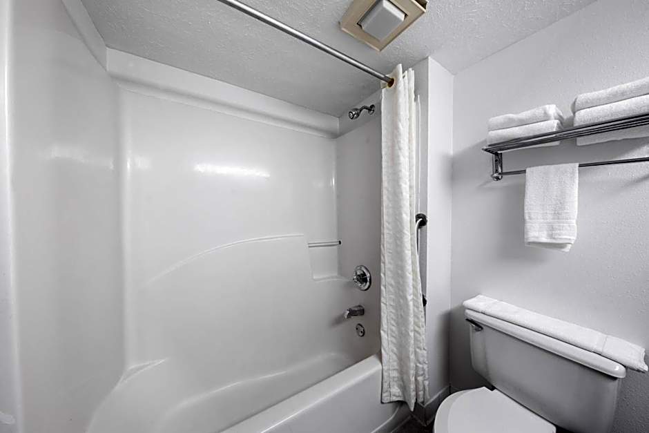 Beachcomber Beachfront Hotel, a By The Sea Resort