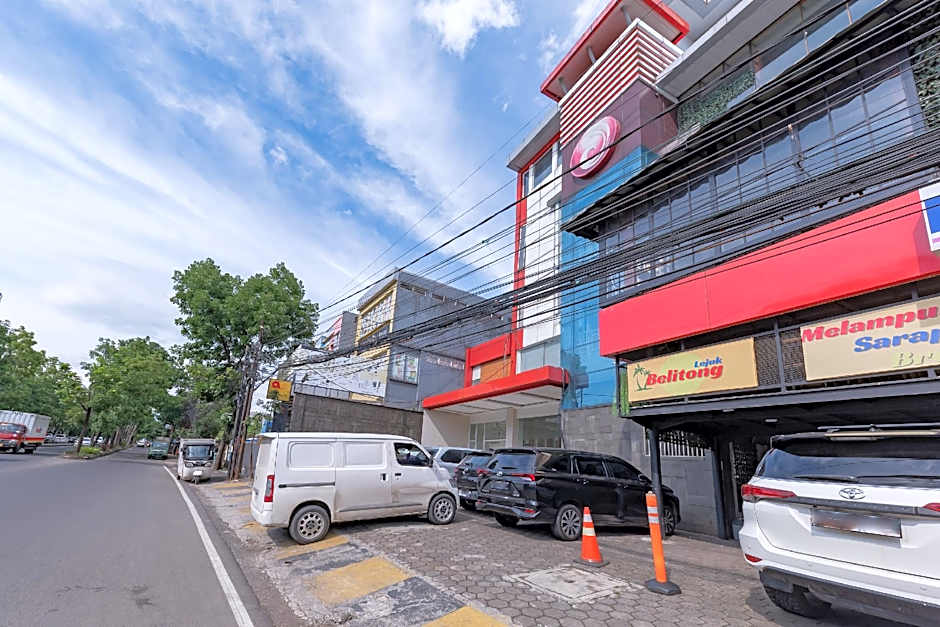 Kiara Cozy Kircon Hostel By RedDoorz – Bandung, KY
