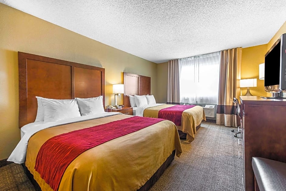 Comfort Inn & Suites Hays I-70