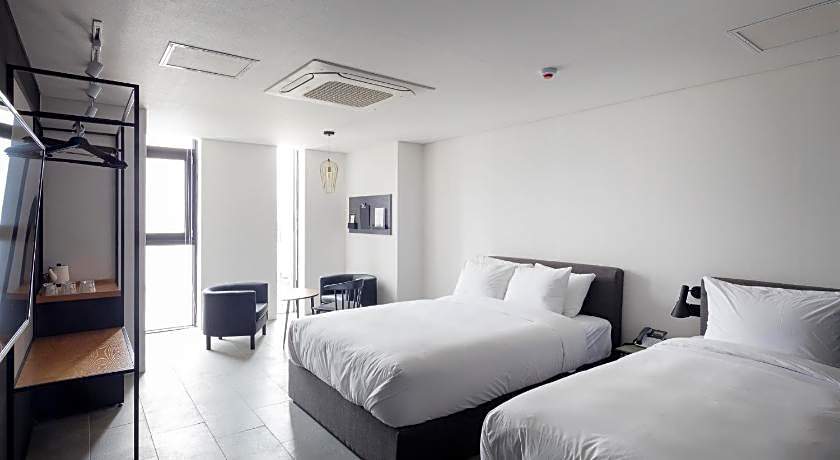 Gangneung Boutique Hotel Bombom