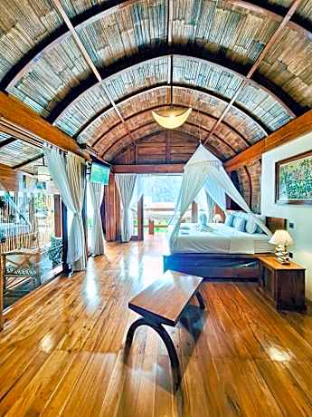 Junior Suite with Pool View