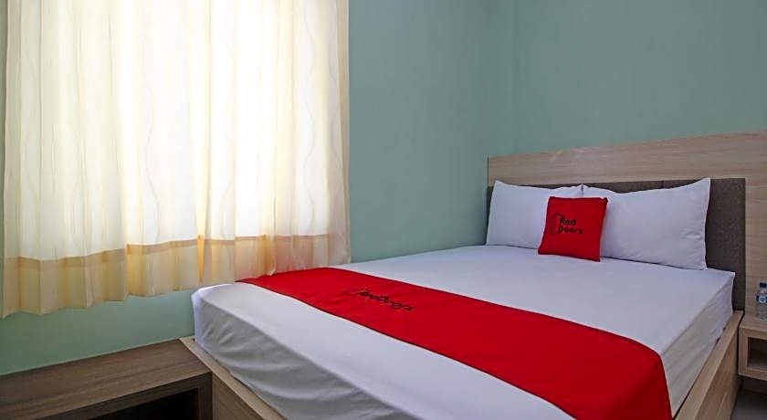 RedDoorz near Solo Balapan Station