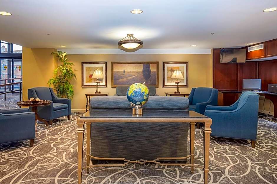 Clarion Collection Arlington Court Suites Hotel