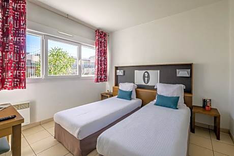 Two-Bedroom Apartment (6 Adults)