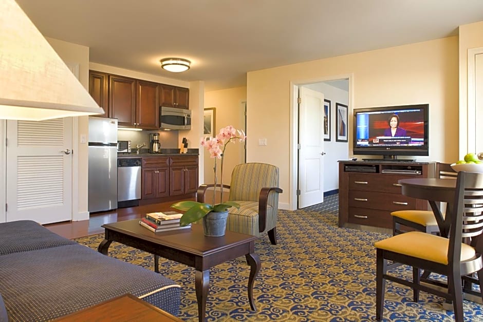 Newport Beach Hotel And Suites