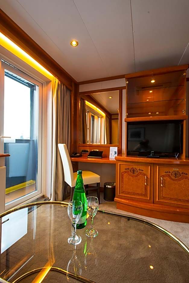 Sunborn London Yacht Hotel