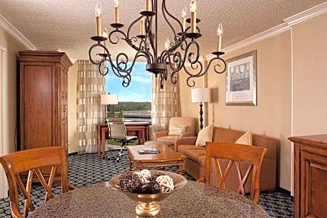 Concierge Level, 1 Bedroom Executive Suite, 1 King, High Floor